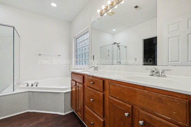 Building Photo - 2119 Baggins Ln