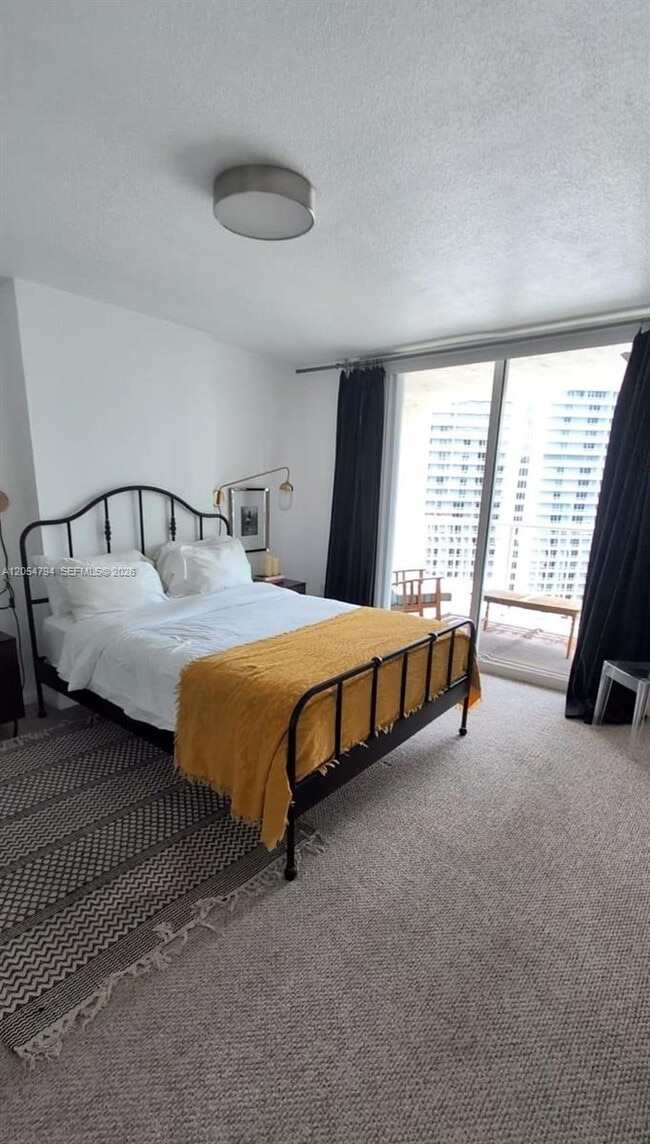 Building Photo - 1200 Brickell Bay Dr