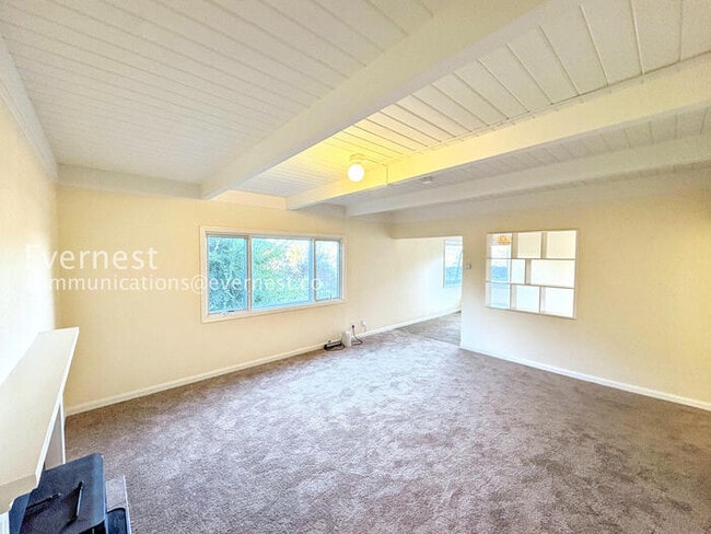 Building Photo - 537 Madison St