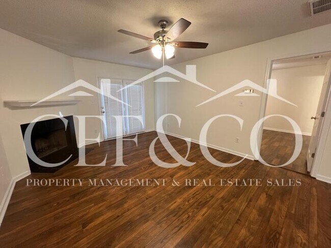 Building Photo - Lovely 2 bedroom 2 bathroom townhome now available.