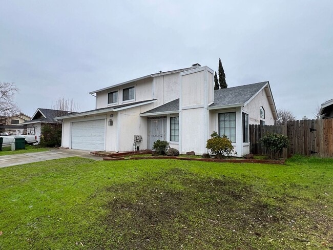 Building Photo - Newly Renovated 4 Bed, 3 Bath Home