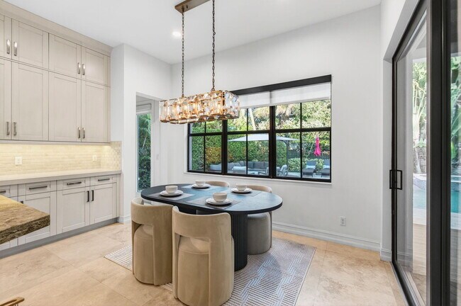 Building Photo - 17662 Cadena Dr