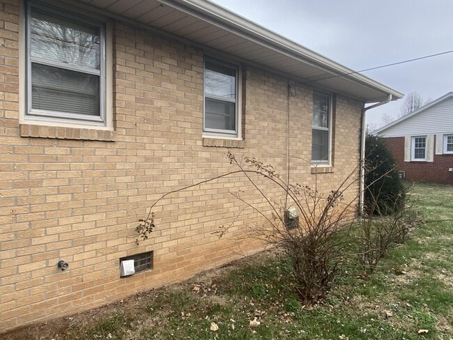 Building Photo - 3429 Leland Cir