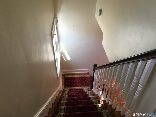 Building Photo - 11 Fairlea Ave
