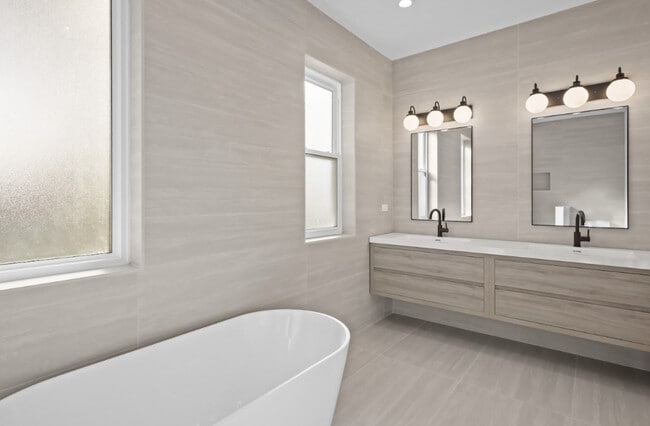 Building Photo - 2201 N 74th Ct