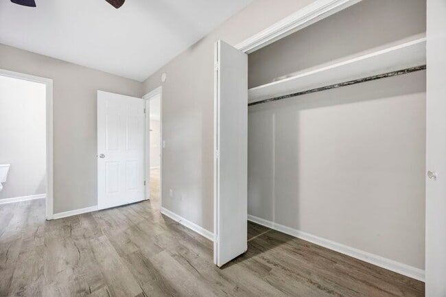 Building Photo - 313 Friarsgate Blvd