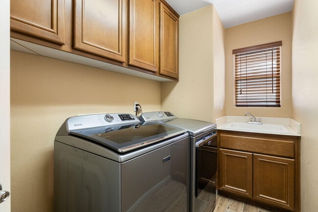 Building Photo - 79699 Carmel Valley Ave