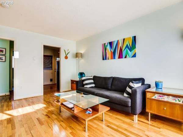 Building Photo - 5530 NE 7th Ave