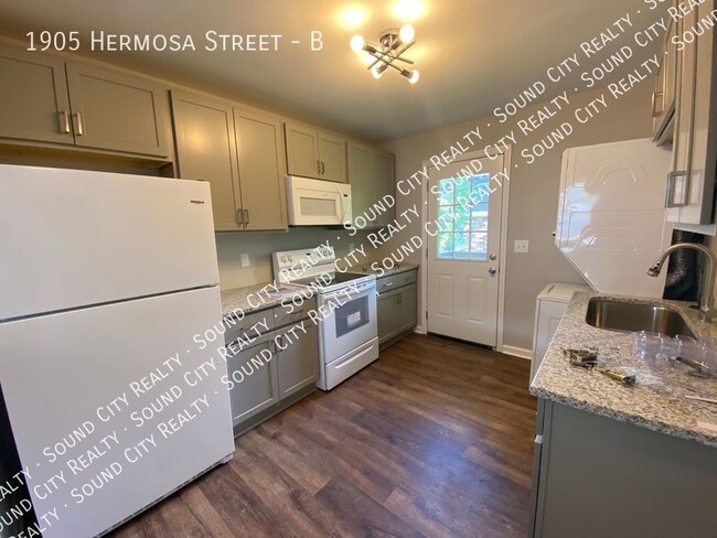 Building Photo - 2BR walk to Meharry Medical College or Fis...