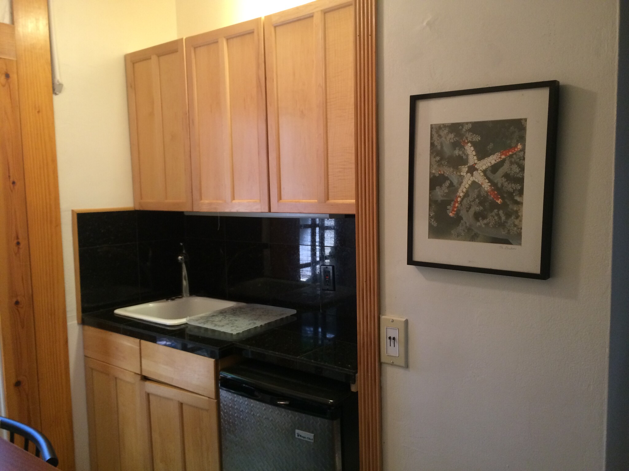 Kitchenette - 1505 White St