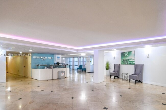 Building Photo - 800 Parkview Dr