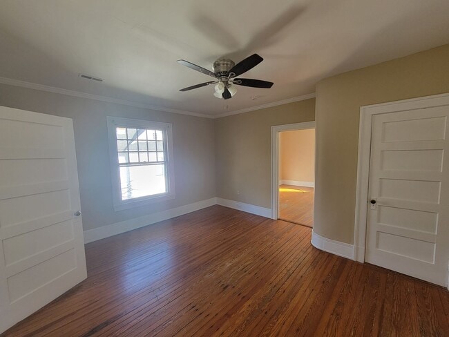 Building Photo - 320 S Mendenhall St