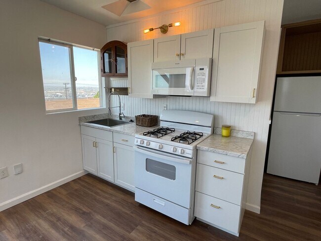 Primary Photo - Remodeled 1BD in Mission Hills with Views ...