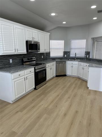 Building Photo - 3160 Delaford Dr