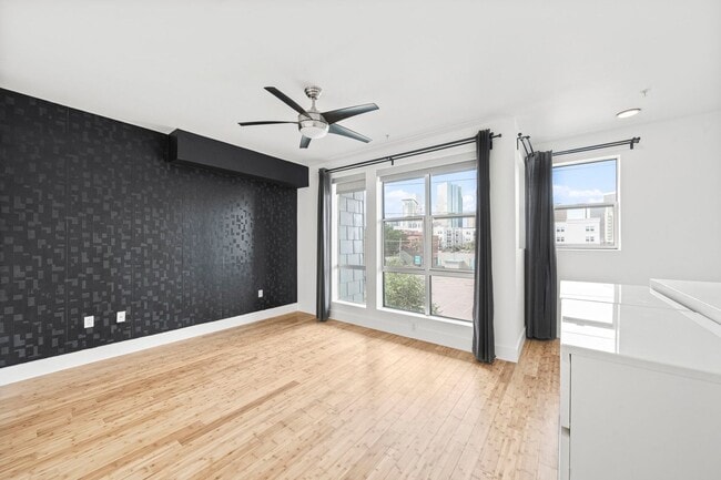 Building Photo - Modern 3BD, 3.5BA Five Points Townhome wit...