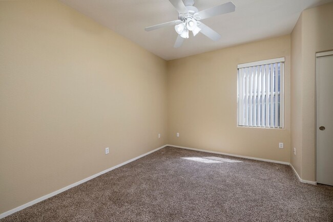 Building Photo - SUMMERLIN 1ST FLOOR - 2 BEDROOM + Den W/ 3...
