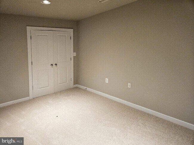 Building Photo - 12 S Regester St