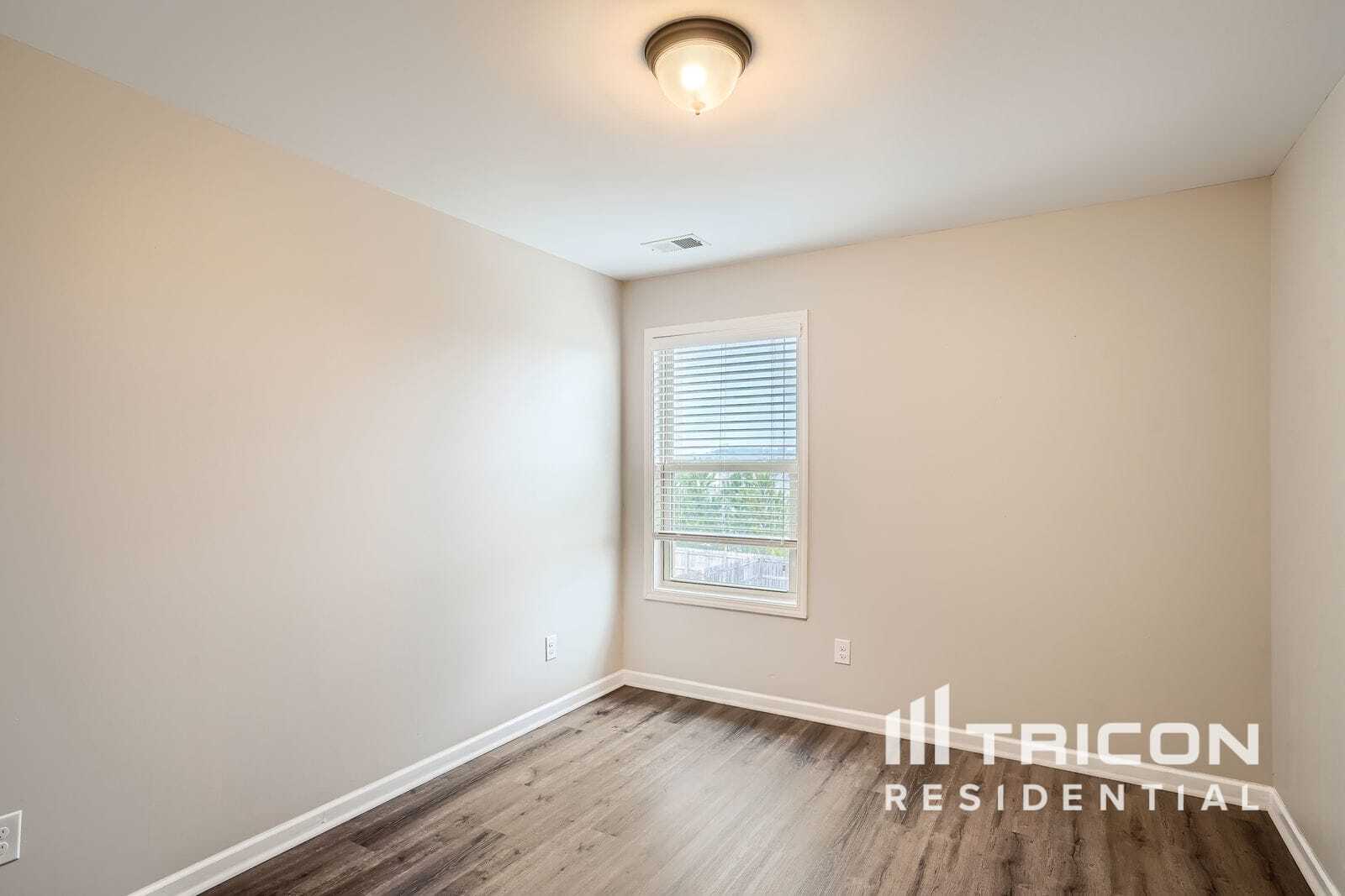 Building Photo - 1057 Sutherland Dr