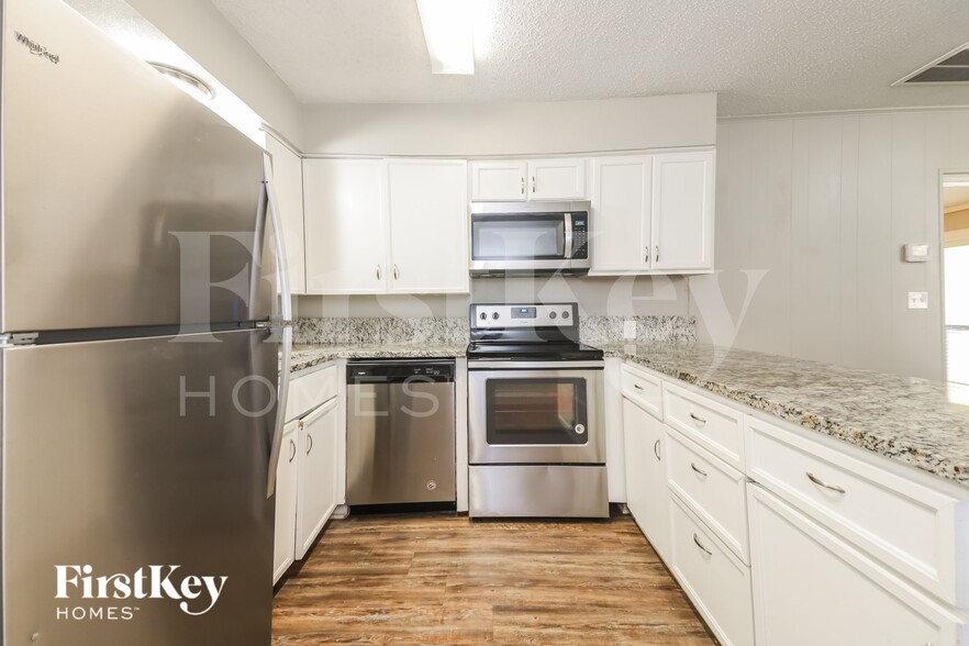 Building Photo - 2813 Silver Meadow Ln