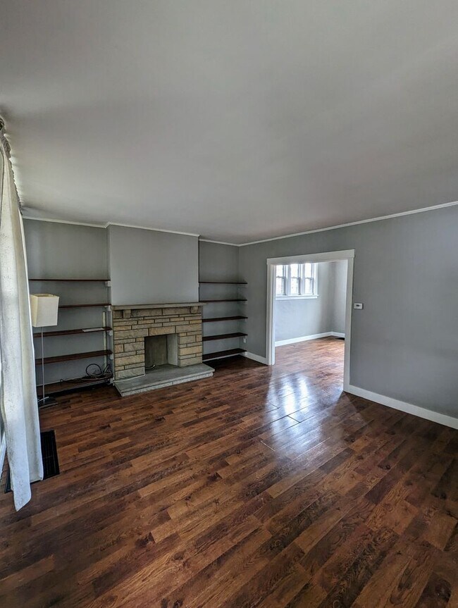 Building Photo - Updated 3 Bedroom in Dormont with AC and Fenced in Yard