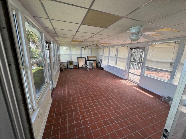 Building Photo - 180 Devon Dr