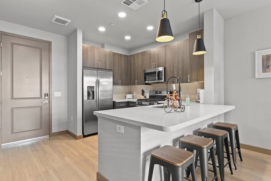 Building Photo - 400 N 2nd Ave