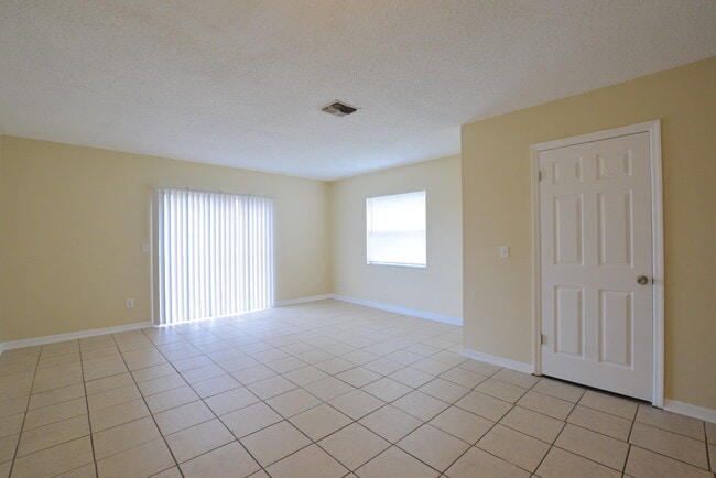 Building Photo - 551 Verbena Ct