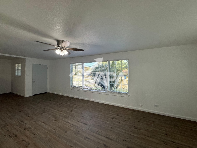 Building Photo - 332 W Mandalay Dr