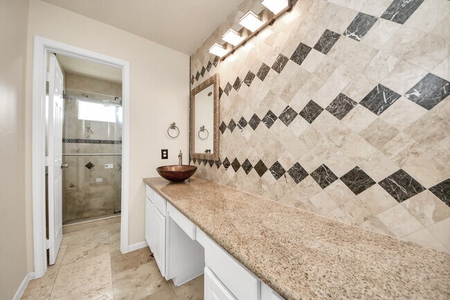 Building Photo - 6950 Sterling Meadow Dr