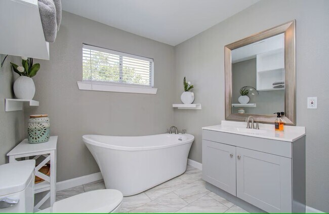 Building Photo - 4802 Crane St