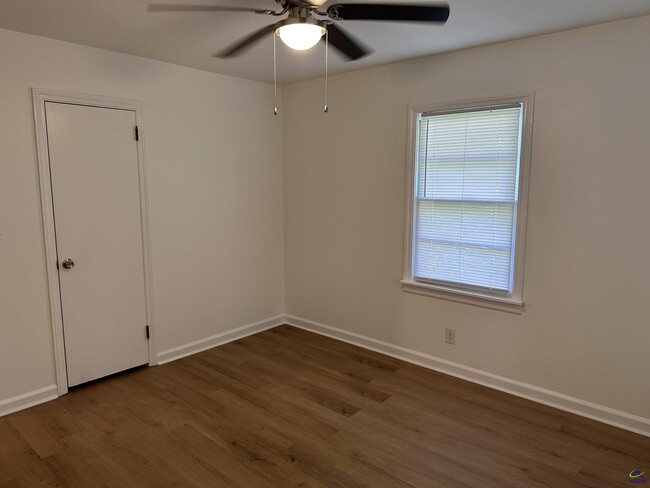 Building Photo - 313 Cherokee Dr