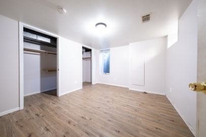 Building Photo - 842 25th Ave SE