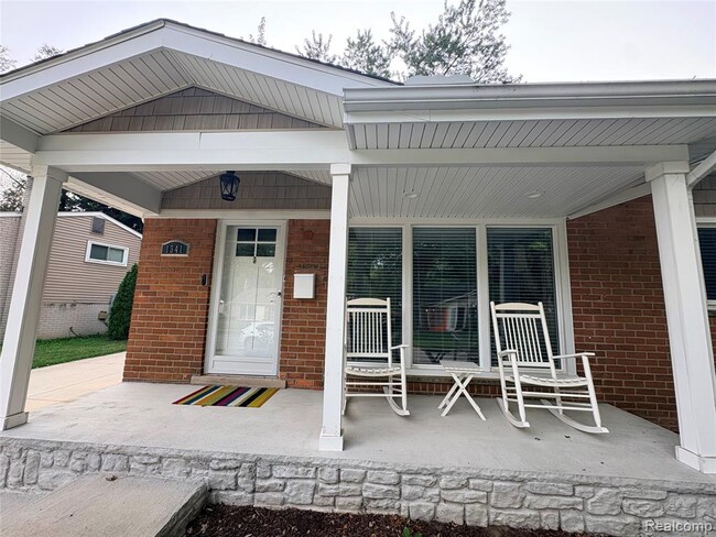 Building Photo - 1341 Catalpa Dr
