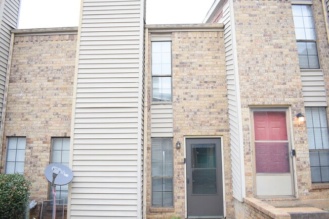 Building Photo - 3230 Pearl St