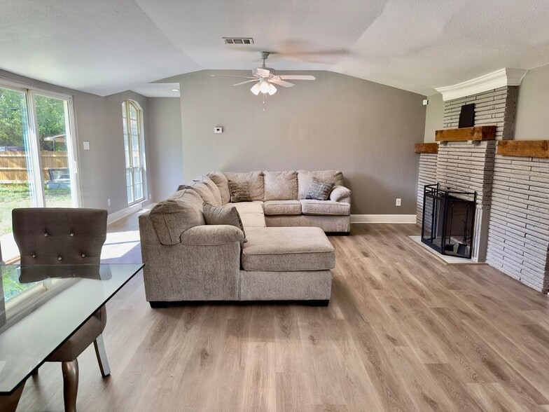 Building Photo - 1716 W Mayfield Rd