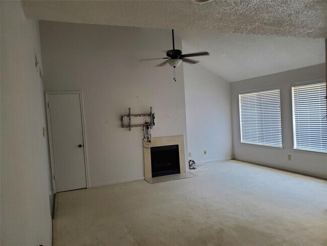 Building Photo - 12100 Overbrook Ln