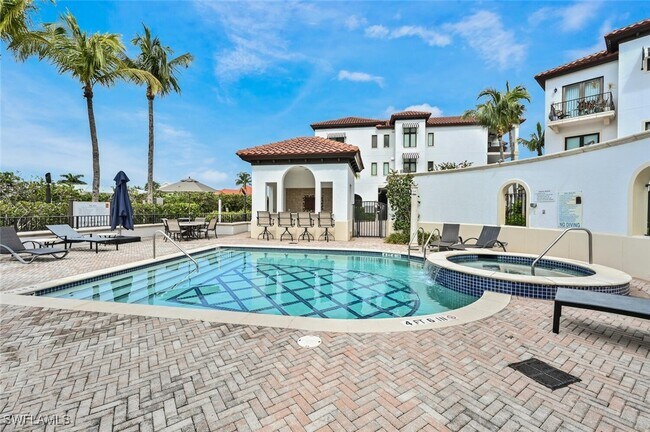 Building Photo - 1530 5th Ave S