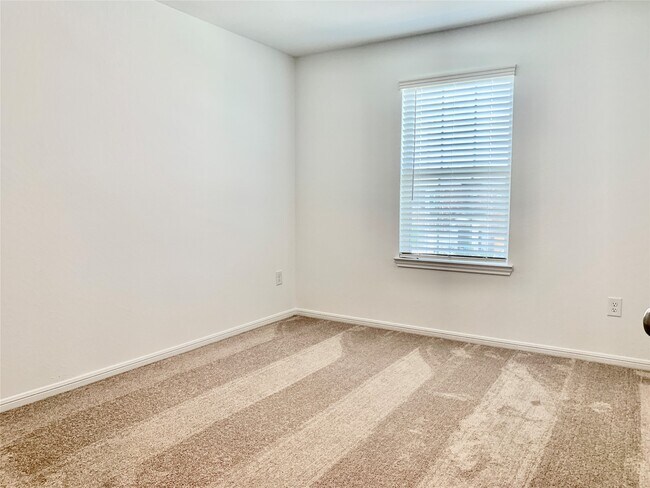 Building Photo - 1024 Greenshank Dr