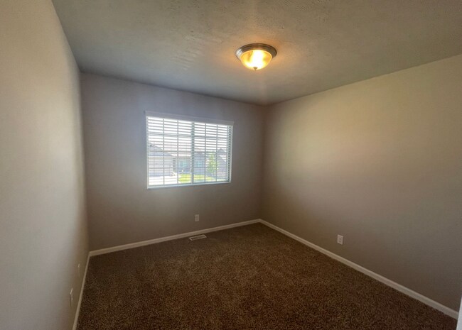 Building Photo - Beautiful 3 Bedroom In Whitetail Creek!!