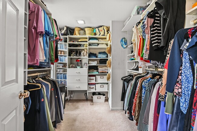 Building Photo - 395 Thayer Pond Rd