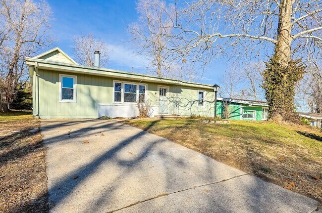 Building Photo - 3713 Woodlawn Terrace