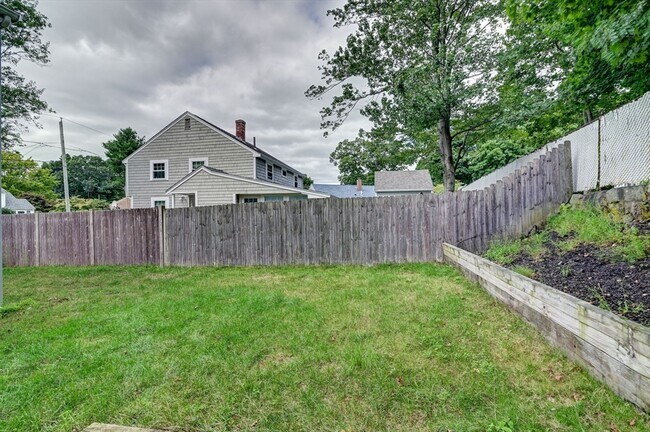 Building Photo - 30 Thayer Ave