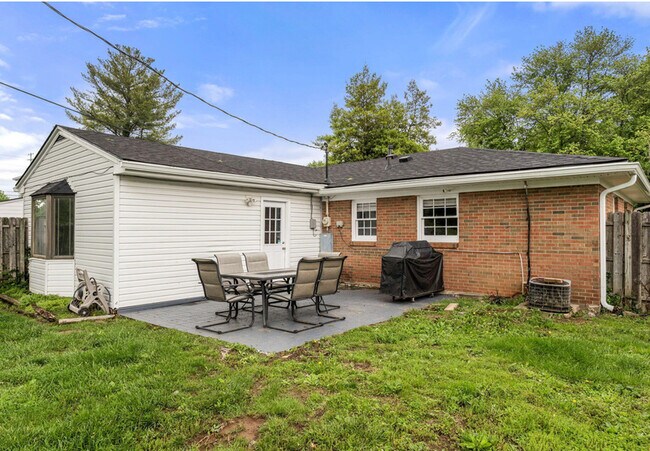 Building Photo - 2404 Silverbrook Ave