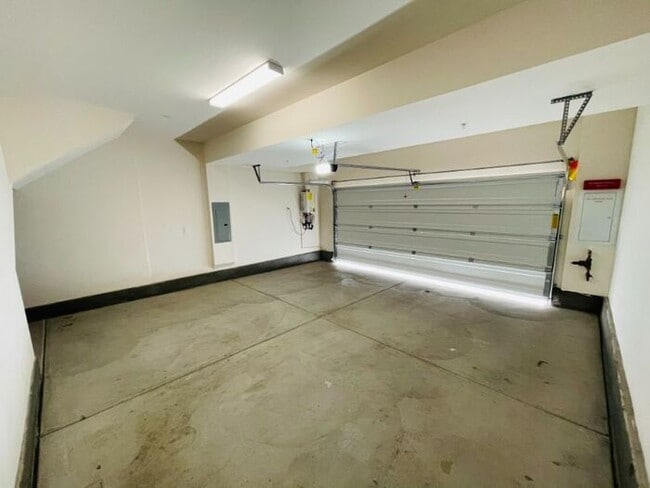 Building Photo - 40407 Calle Real