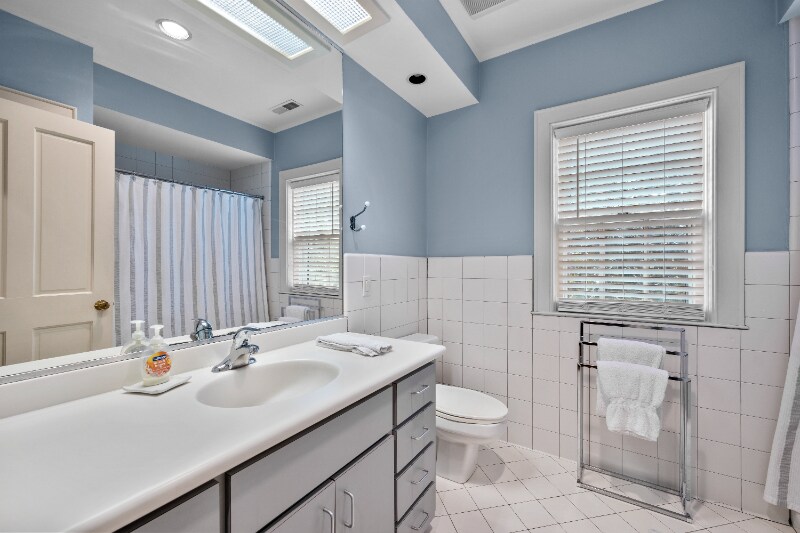 Building Photo - 69 Anson St