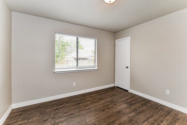 Building Photo - 7410 Aberdeen Dr