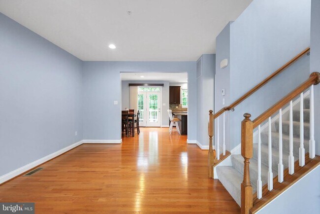 Building Photo - 9850 Solar Course