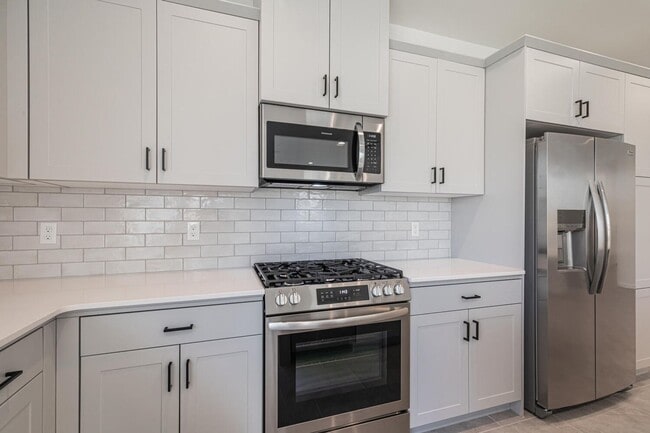 Building Photo - New Tesoro Viejo home with 3 bedrooms, 3 b...
