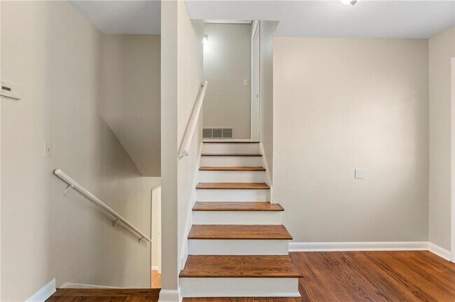 Building Photo - 320 Crossville Ct