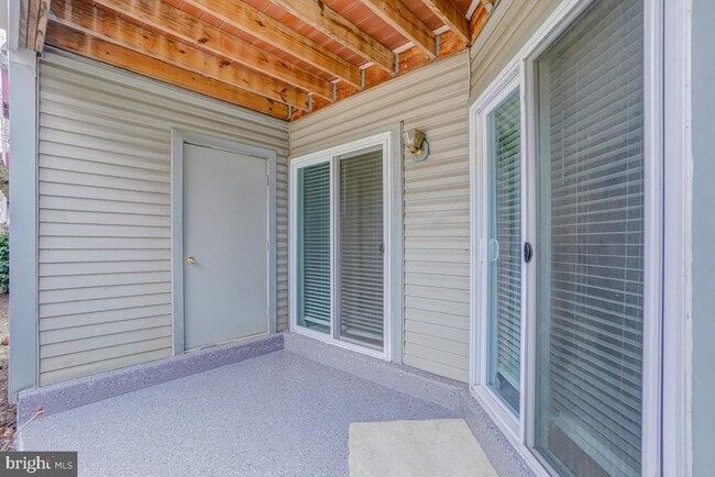 Building Photo - 3301 Sir Thomas Dr